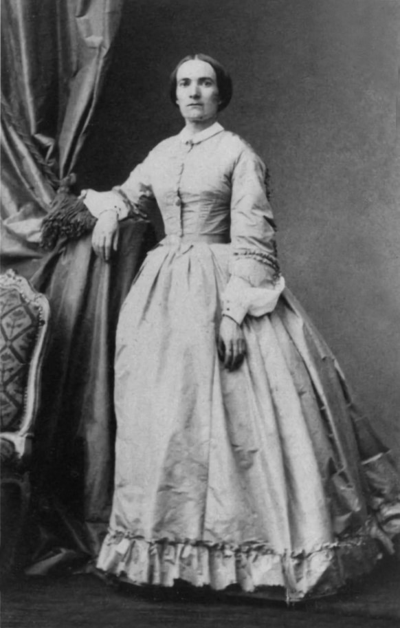 Portrait en pied de Julie-Victoire Daubié en 1861