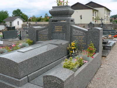 Jules Perrigot repose au cimetière communal dans le caveau familial.