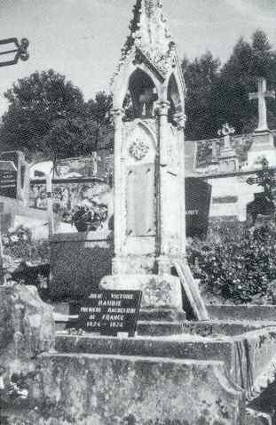 Tombe de Julie-Victoire Daubié, cimetière de Fontenoy-le-Château.