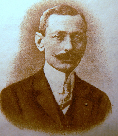 Propriétaire de la papeterie, maire d’Arches, Jules Perrigot fut aussi l’inventeur du code de la route.